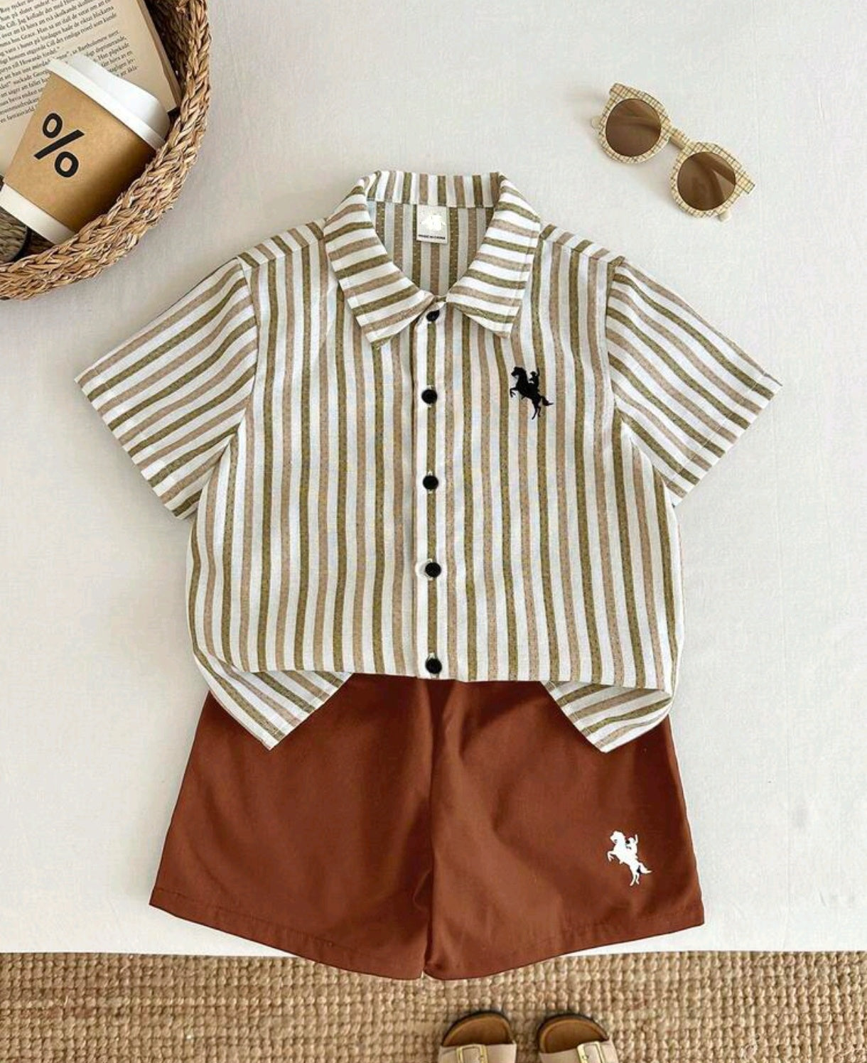 Camisa a rayas + short marrón