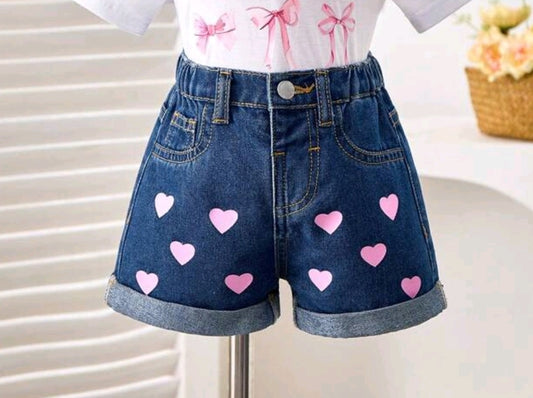 Short de jeans con diseño de corazón