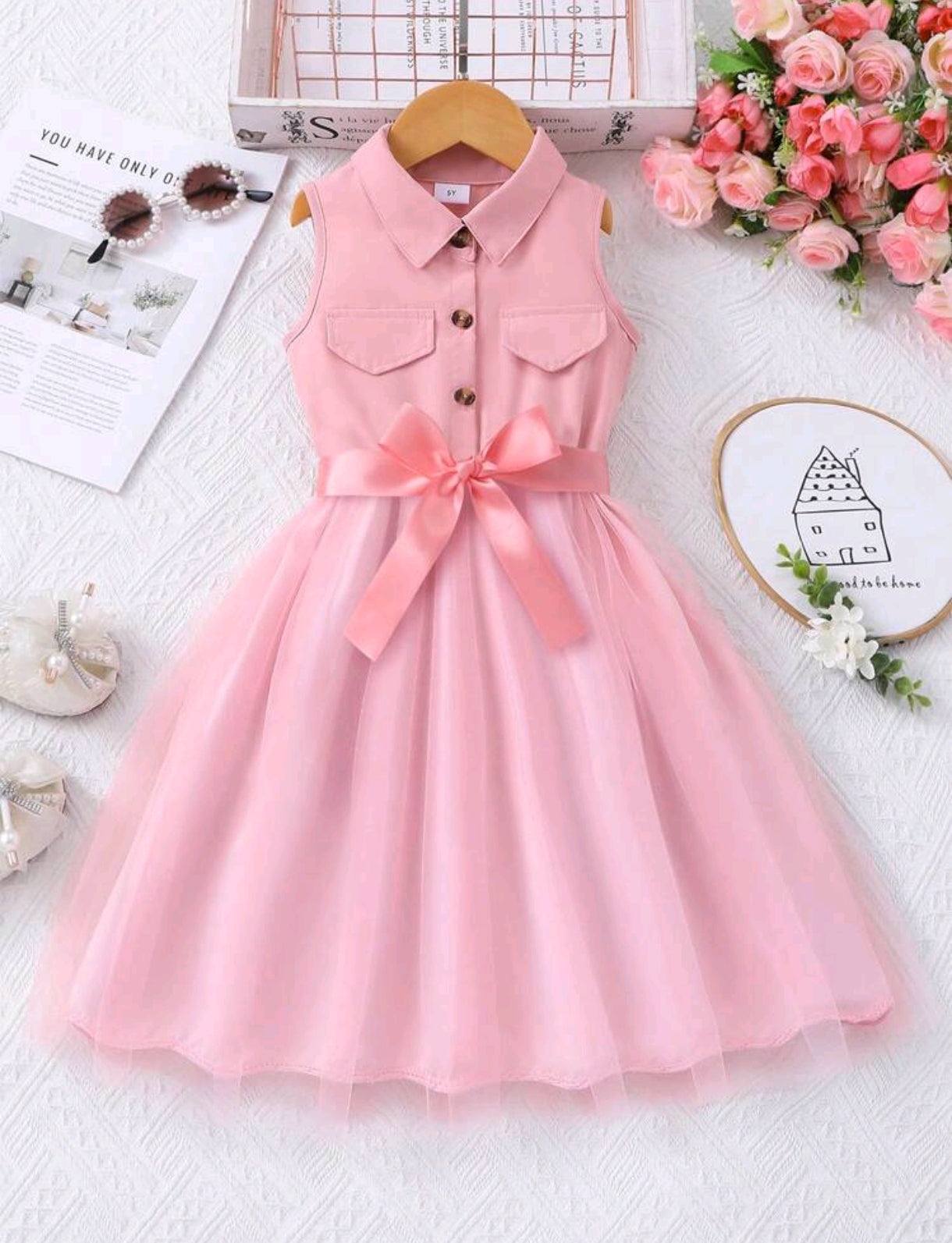 Vestido sin mangas con botones y tul