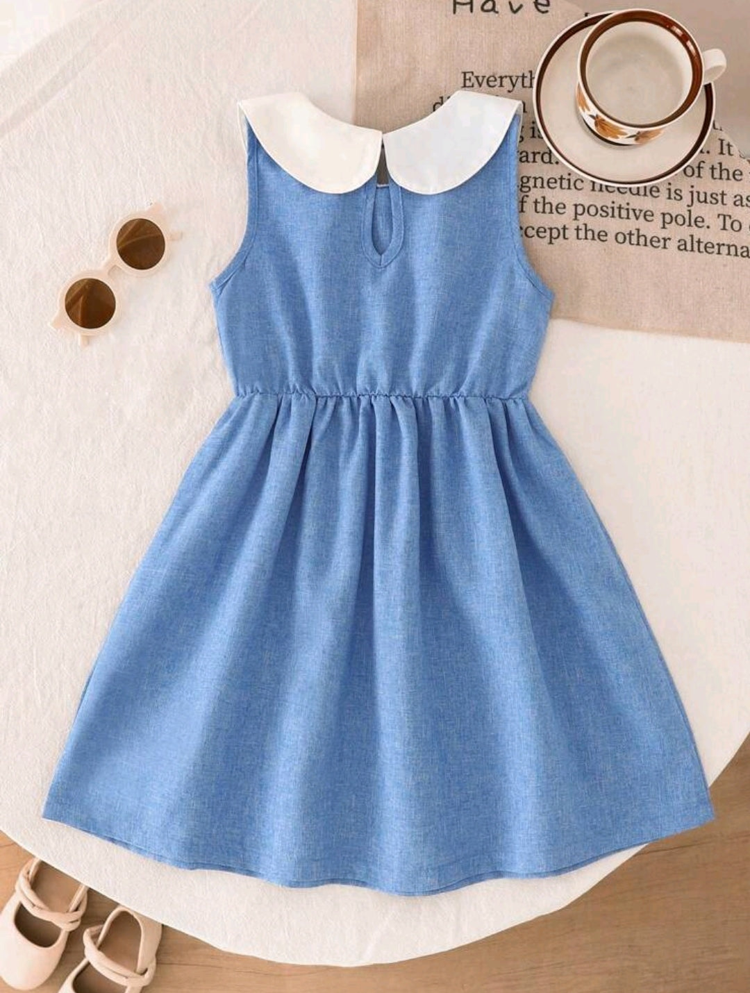 Vestido sin mangas con cuello de muñeca