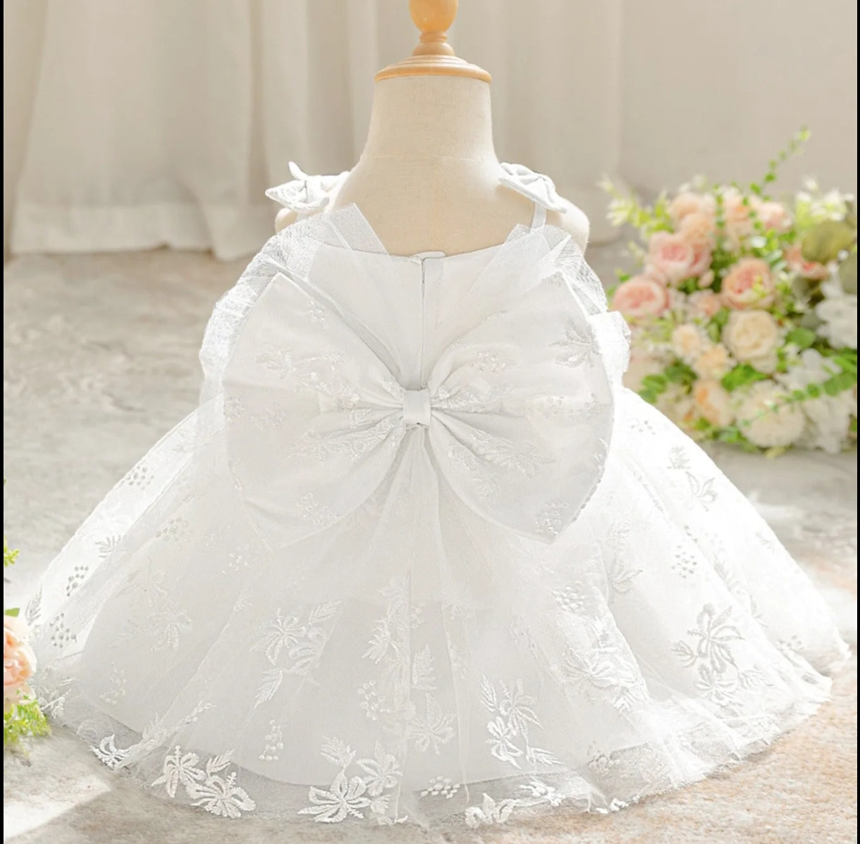 Vestido Blanco de renda y tiritas