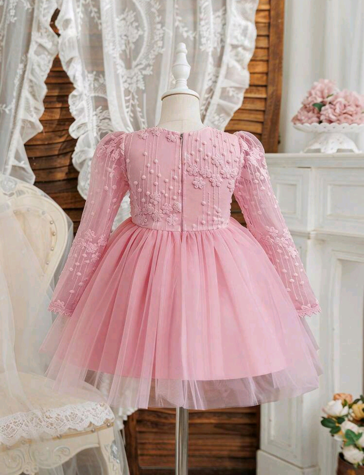 Vestido Elegante de tul con mangas largas