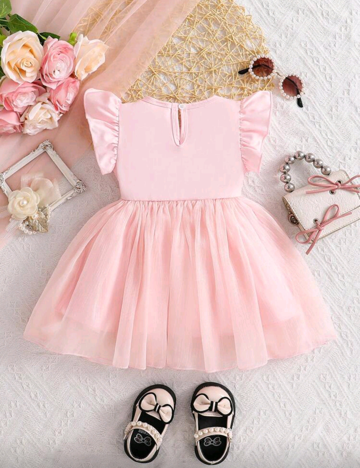 Vestido elegante con detalles en moños