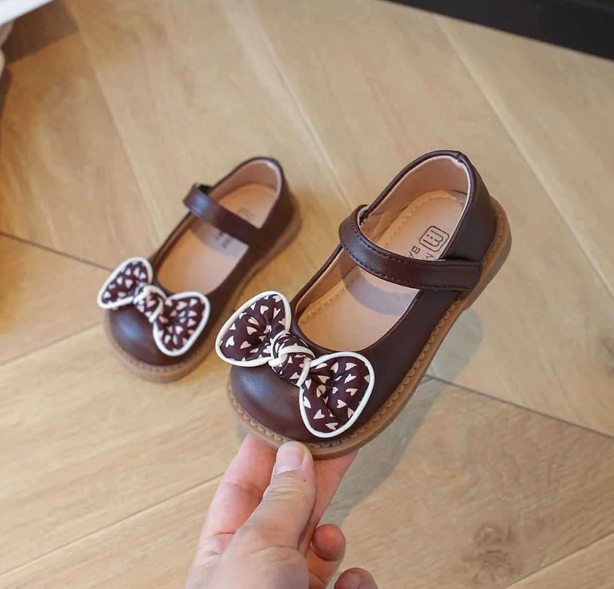 Acc. Zapato con moño de amotas