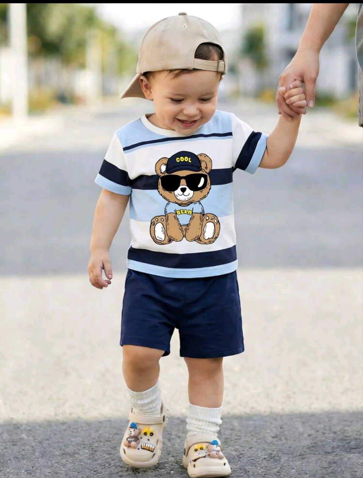 Remera a rayas con diseño de osito + short
