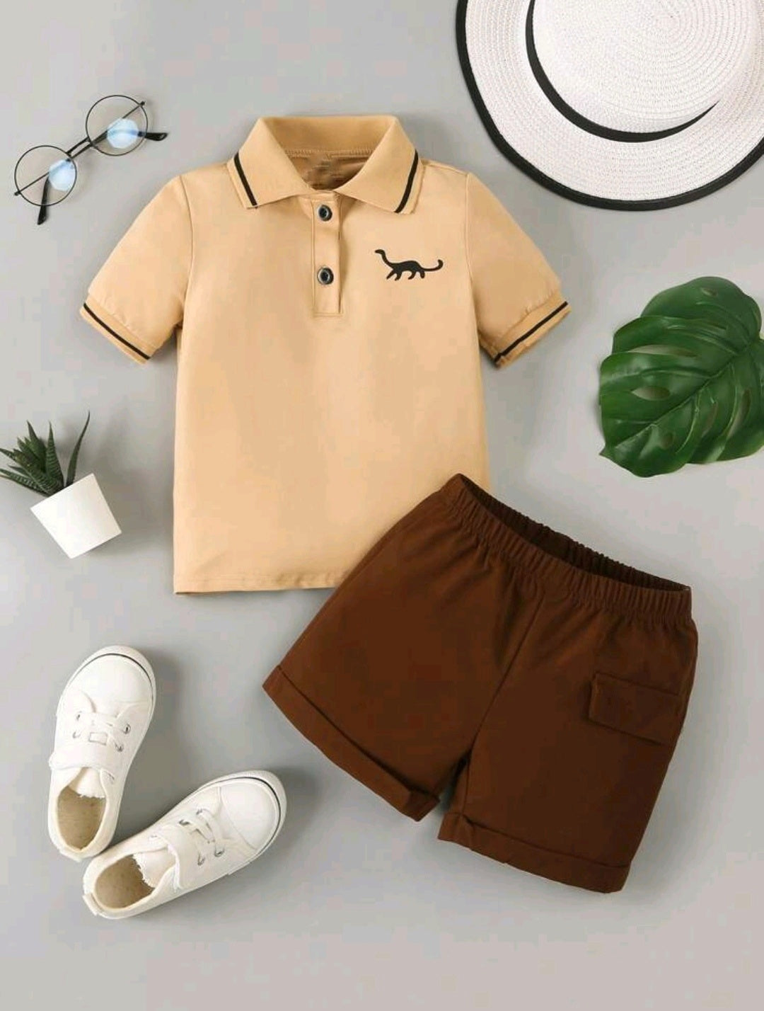 Remera tipo polo + short