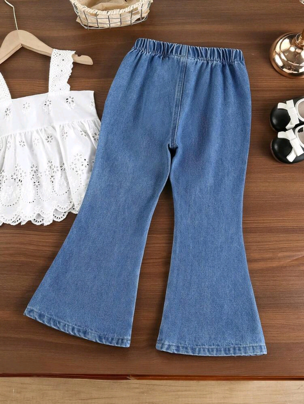Pantalón de Jeans acampanado con diseño de corazón