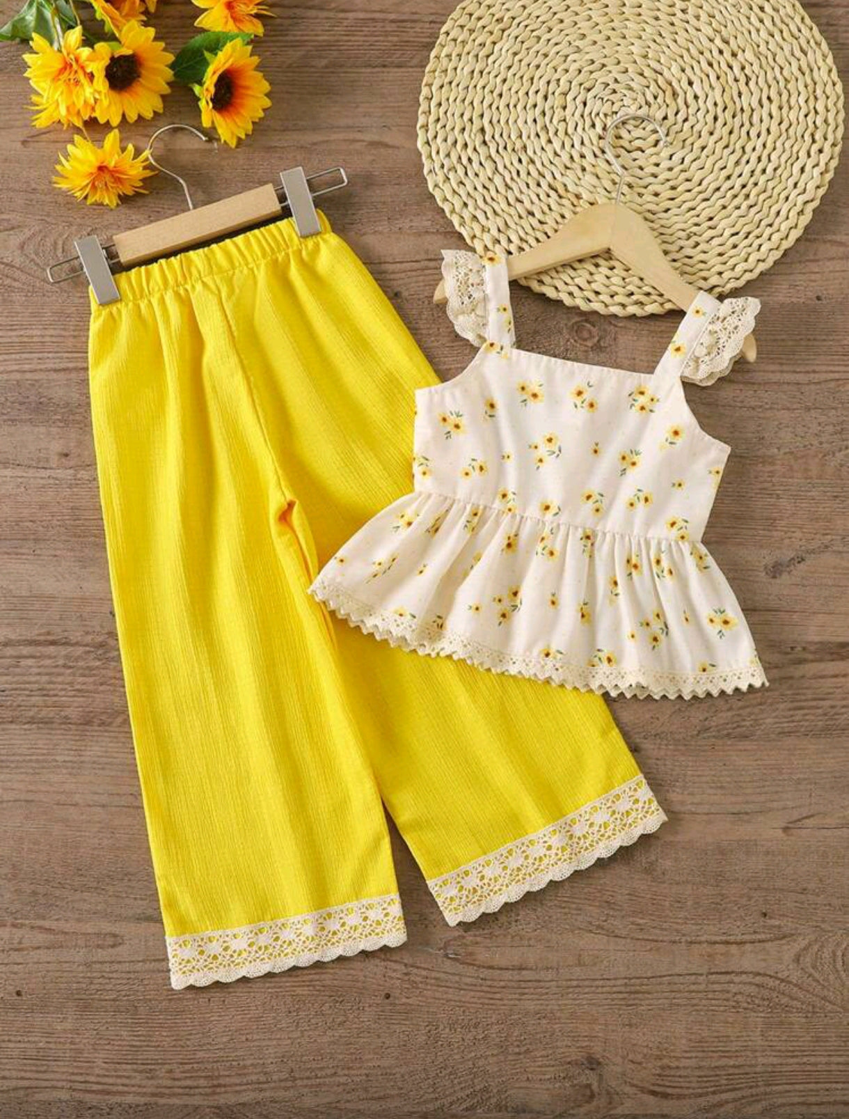 Blusa con estampado floral + pantalón