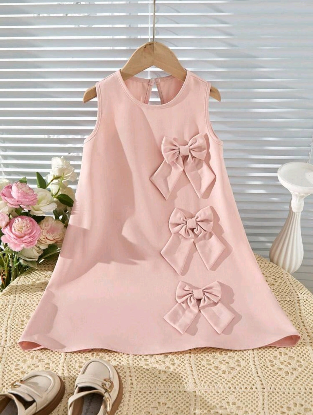 Vestido sin mangas con moños 3D