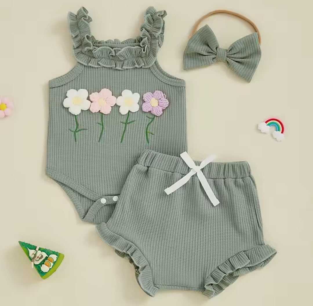 Body acabado con detalles en flores + short + diadema