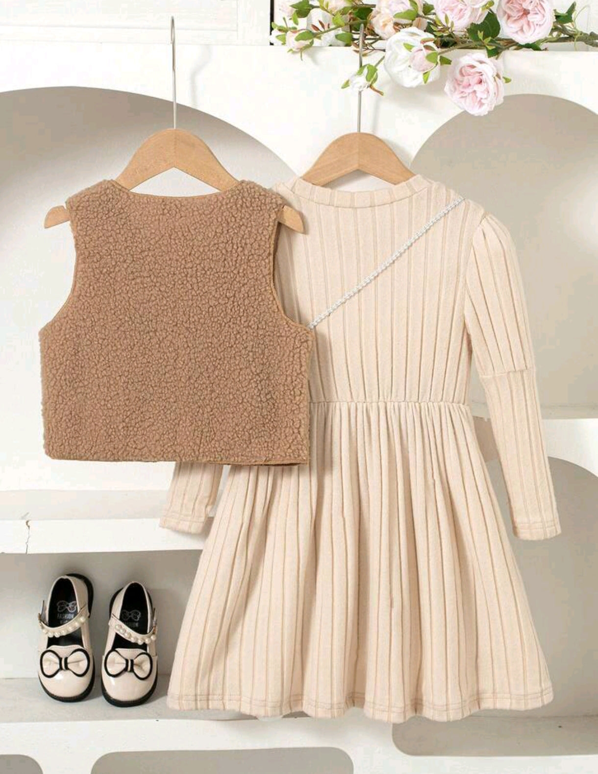 Chaleco+ vestido mangas largas+ bolsito