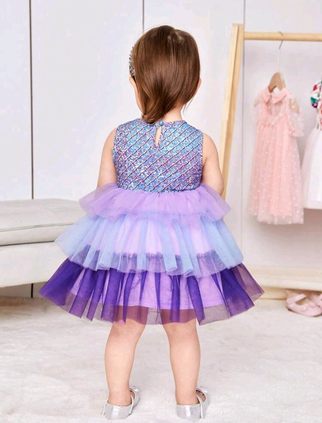 Vestido elegante con diseño de escamas