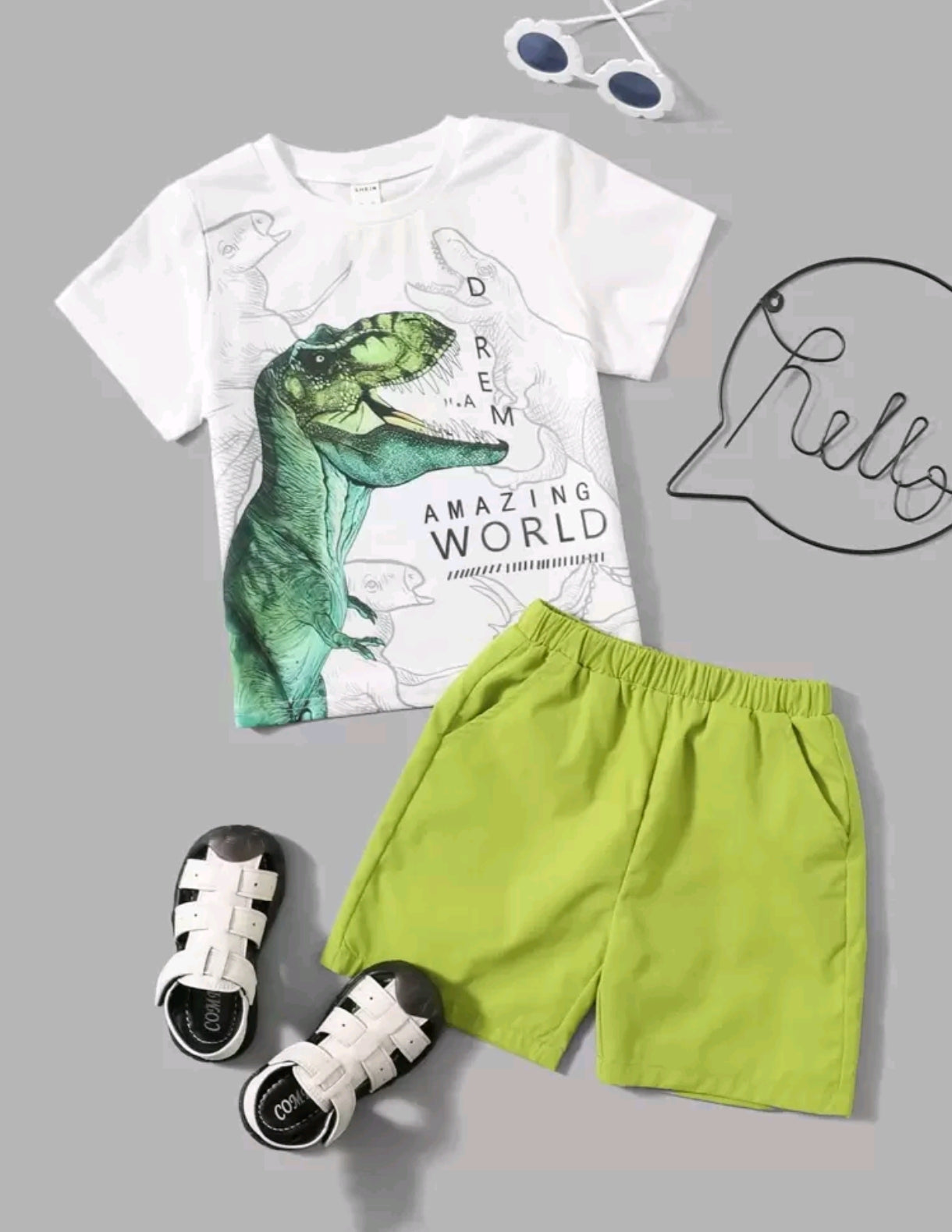 Remera con diseño de Dino + short