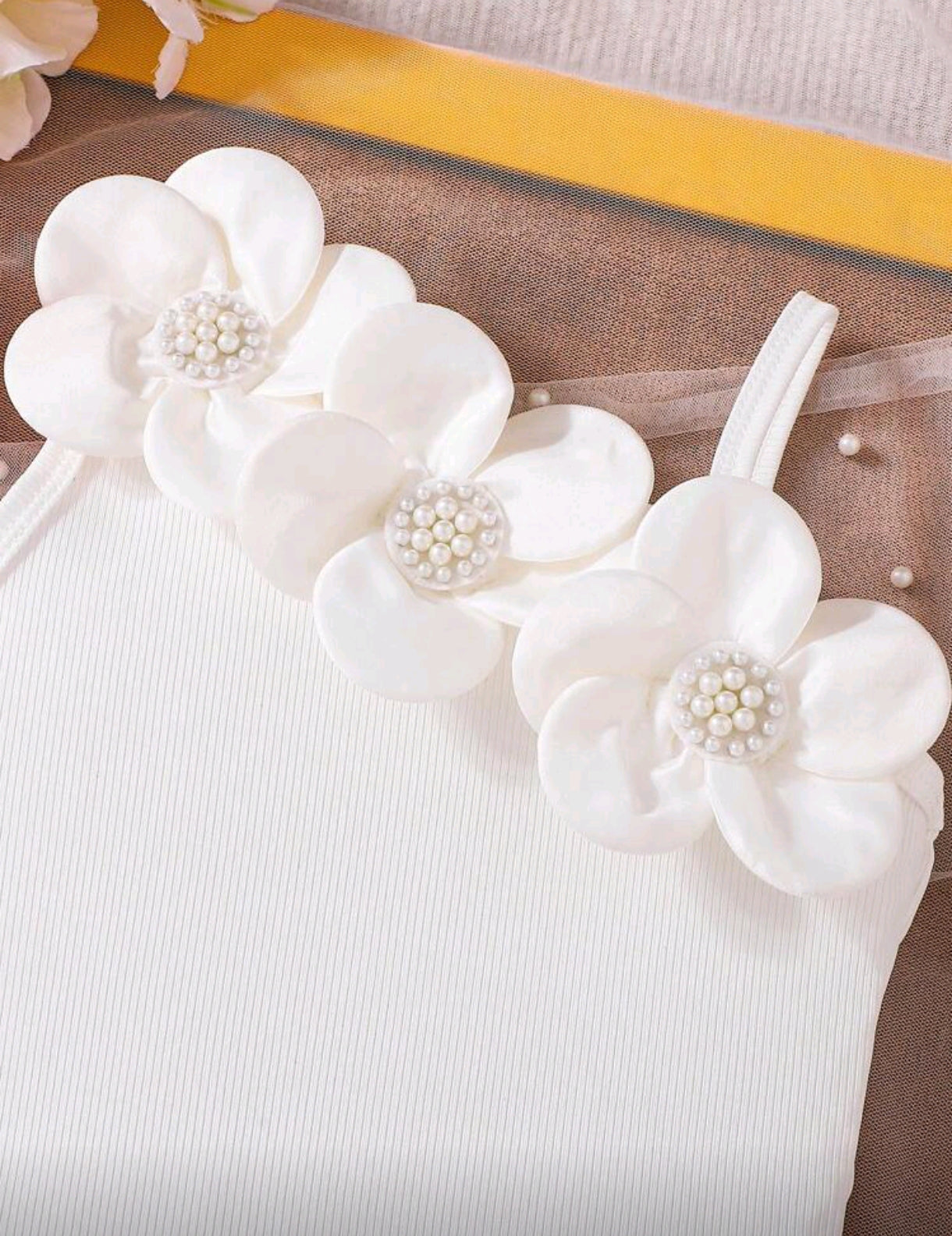 Blusa de mangas asimétrica + short de Jeans