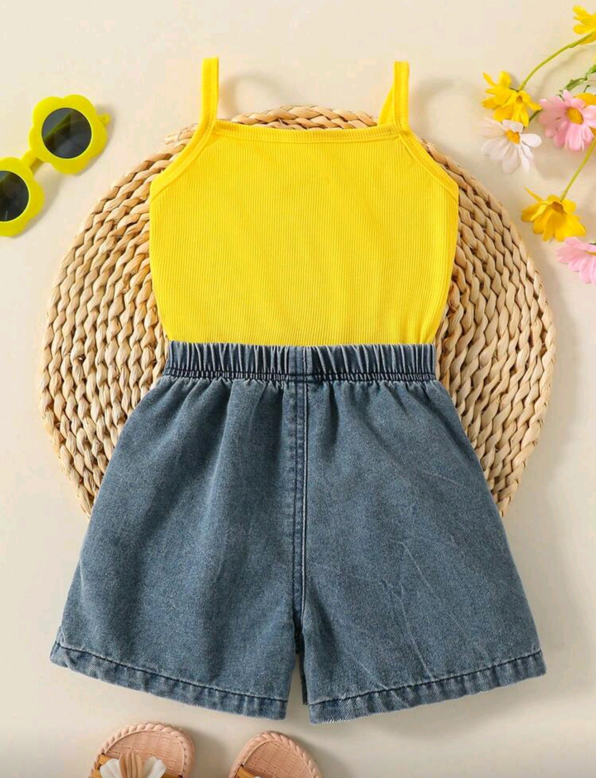 Blusa de tiritas + short de jeans