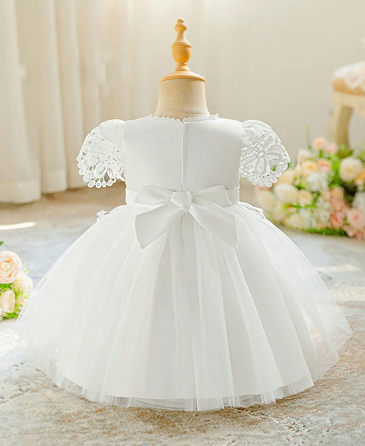Vestido Blanco con renda y tul