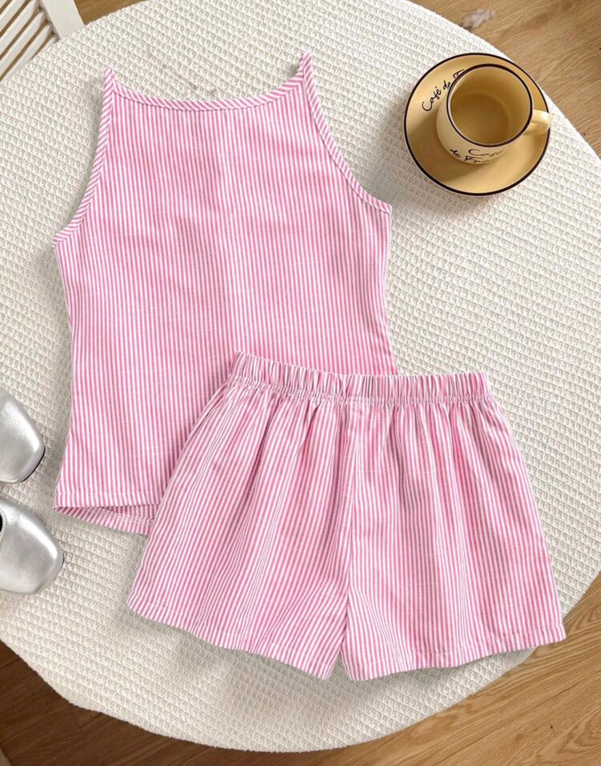 Blusa de Tiritas + shorts a rayas