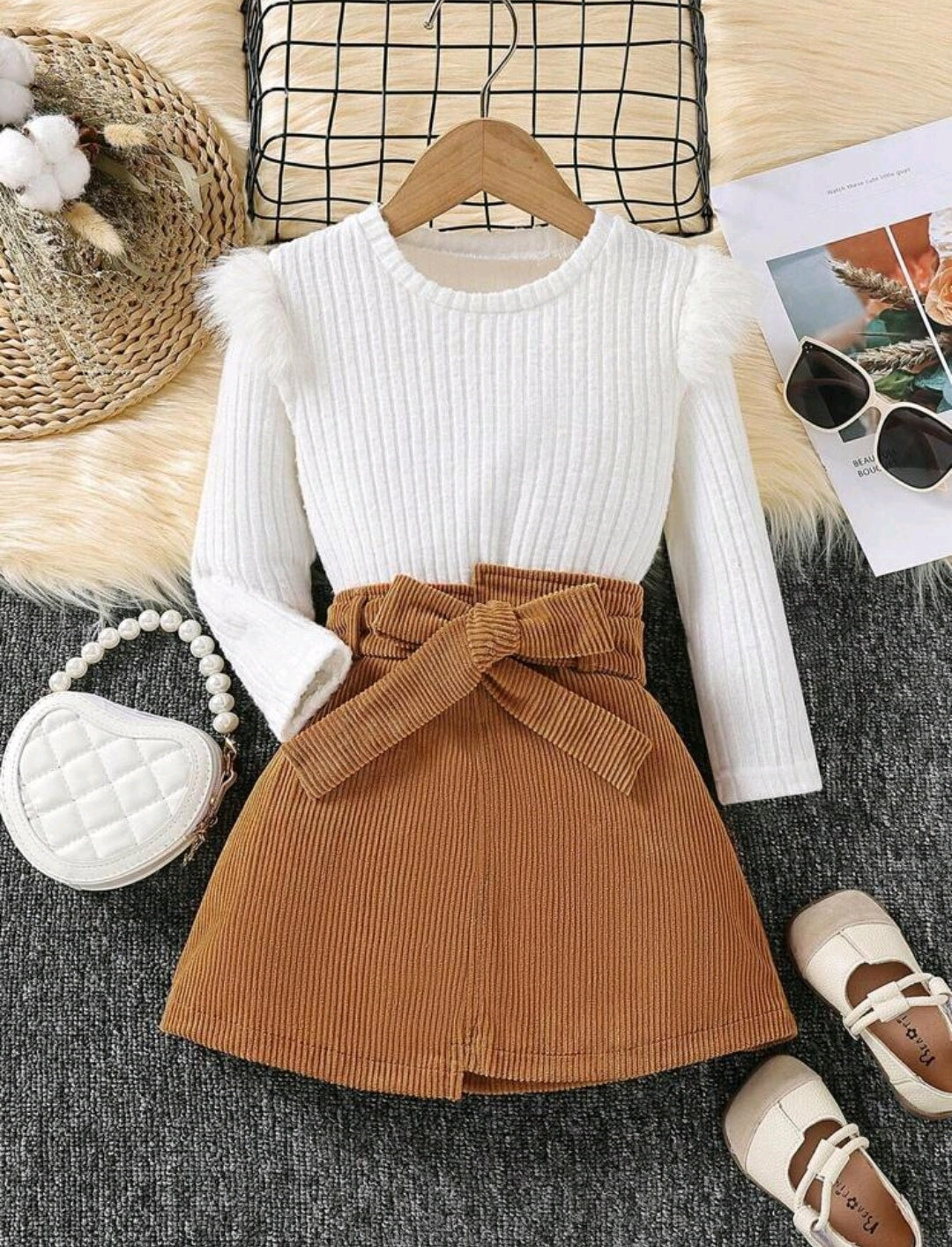 Mangas largas tipo lanilla + falda con cinturón