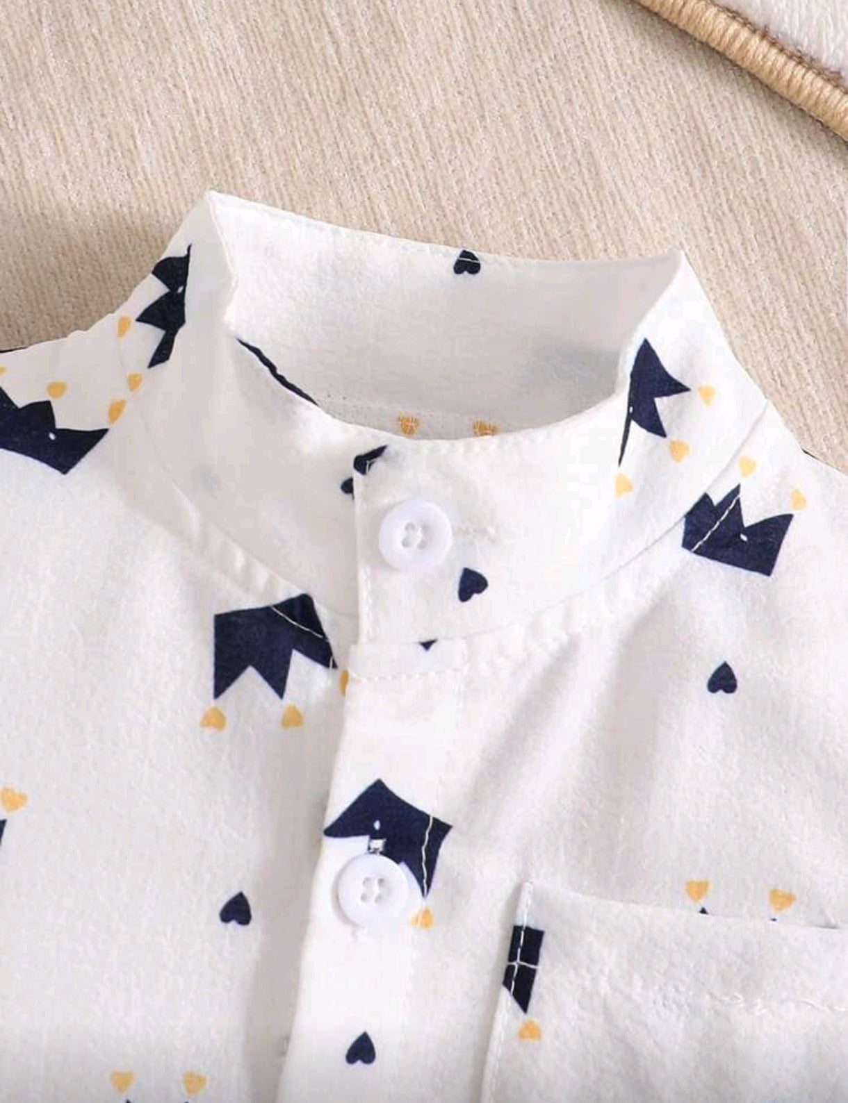 Camisa con diseño corona + short