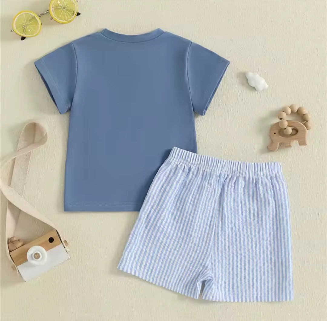 Remera con diseño de Dino + short