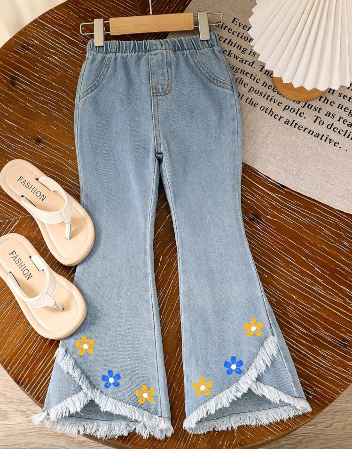 Pantalón de Jeans con bordados floral