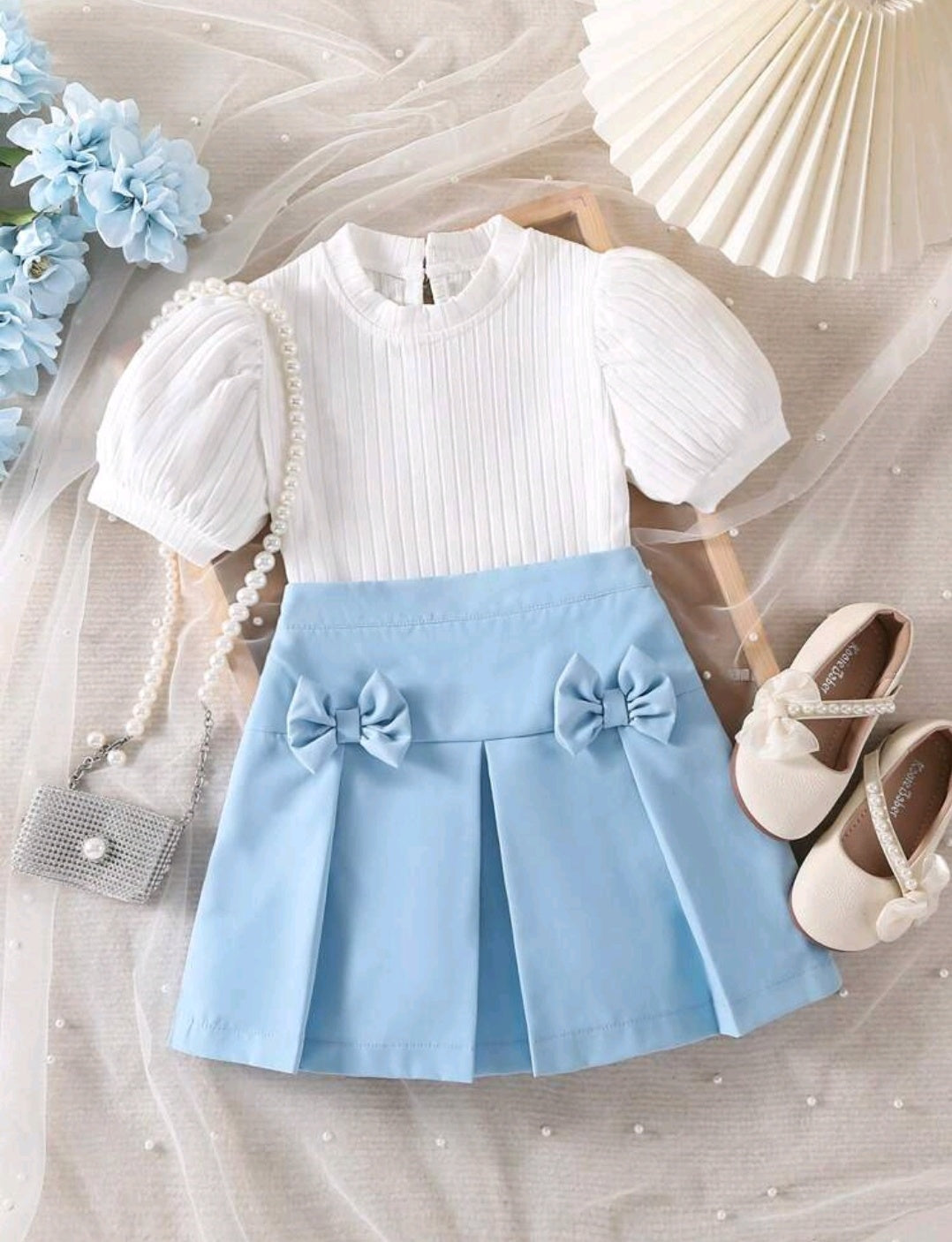 Blusa mangas abullonadas + falda plisada