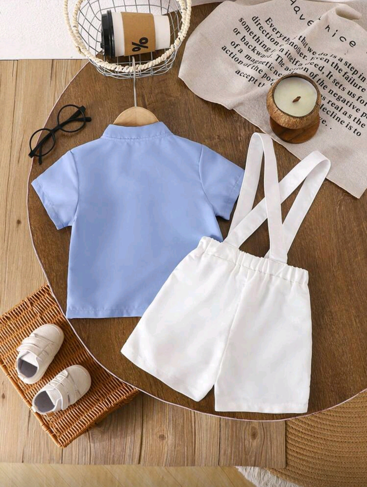 Camisa celeste + short con tirantes