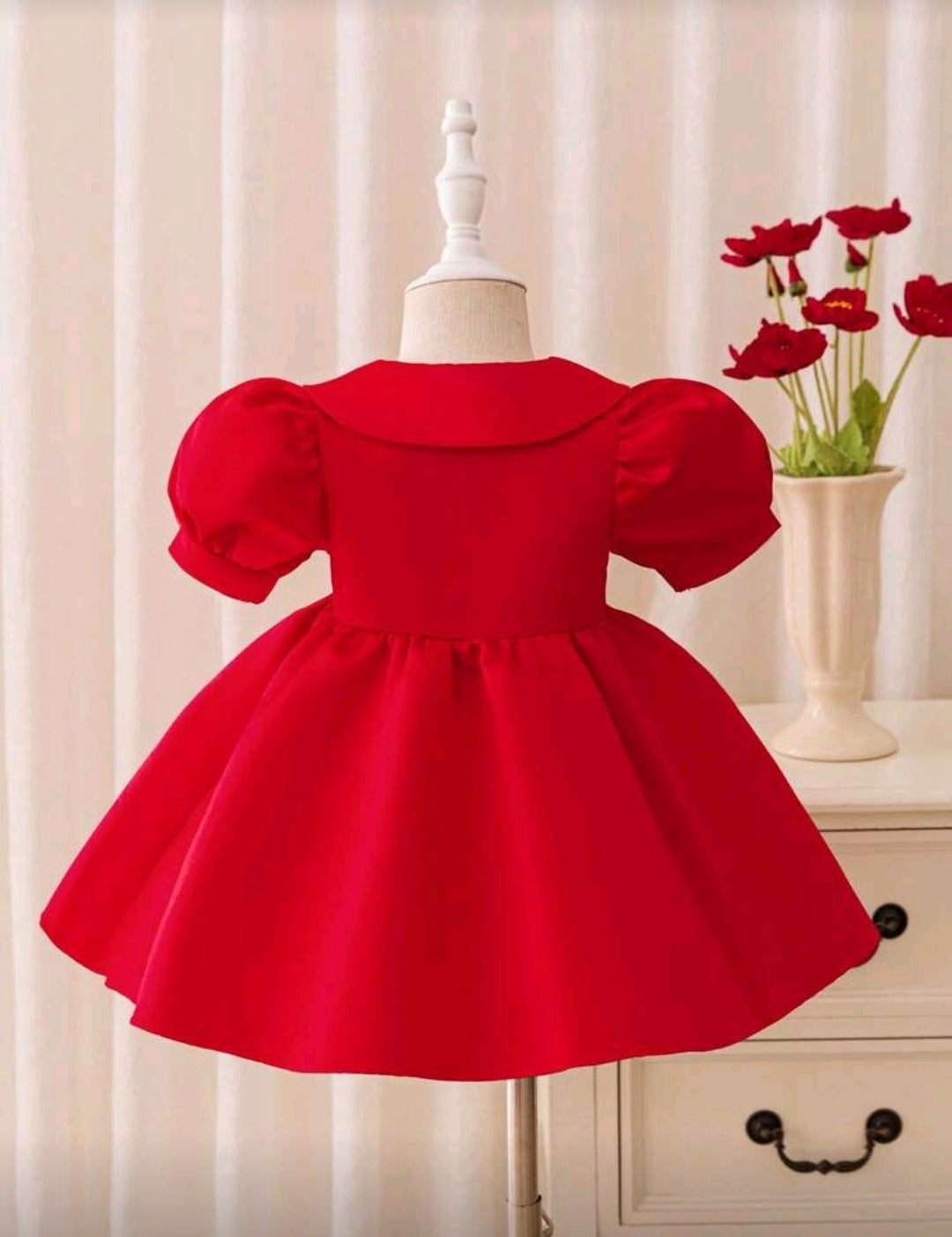 Vestido elegante con mangas princesas para bebé