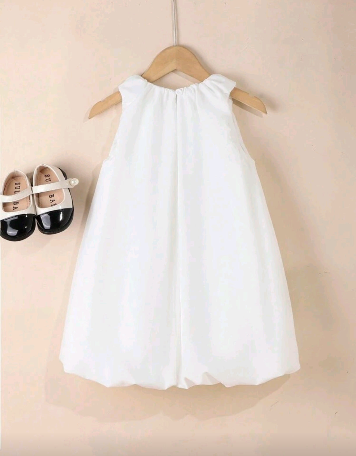 Vestido Blanco globo con detalles en moños 3D