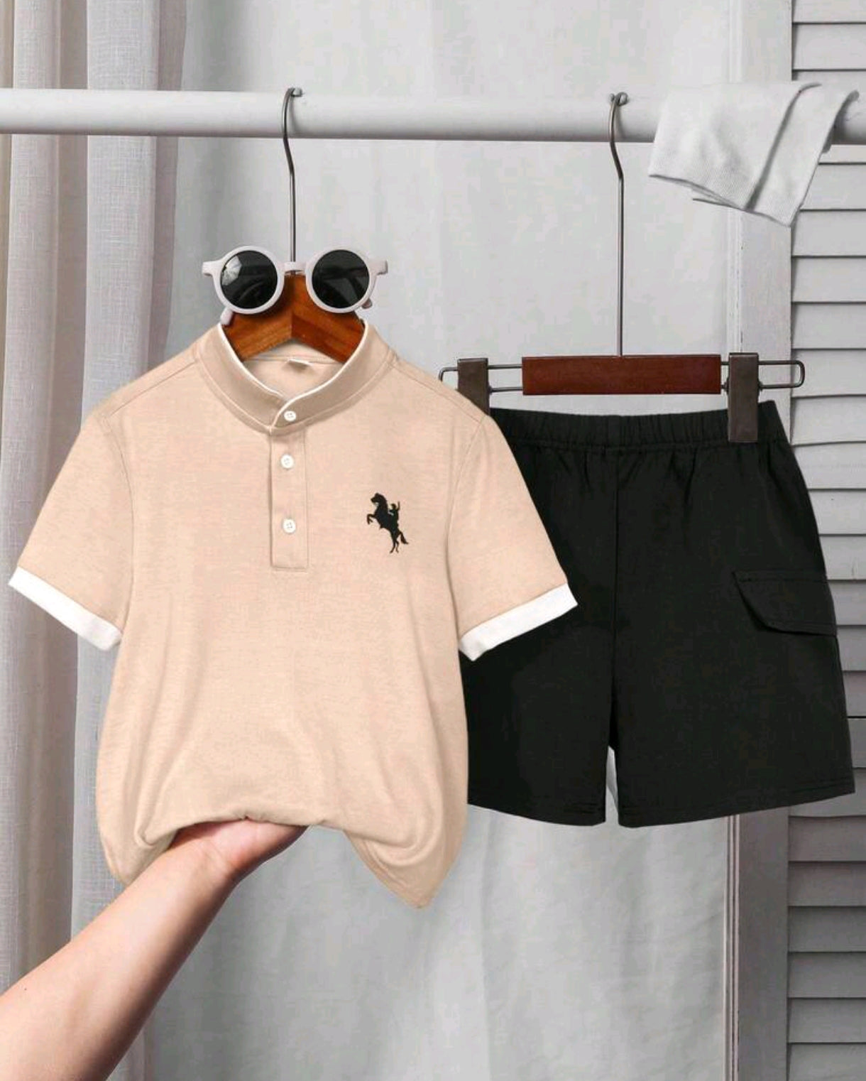 Camisa cuello redondo + short con bilsillos