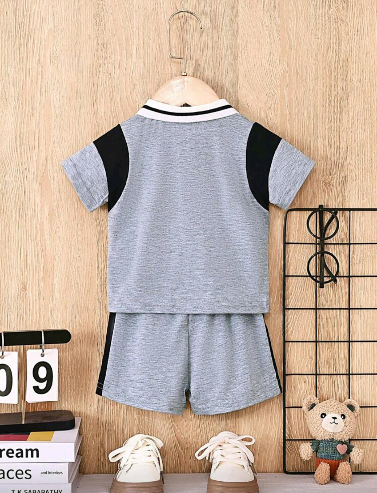 Camisa gris con cuello + short