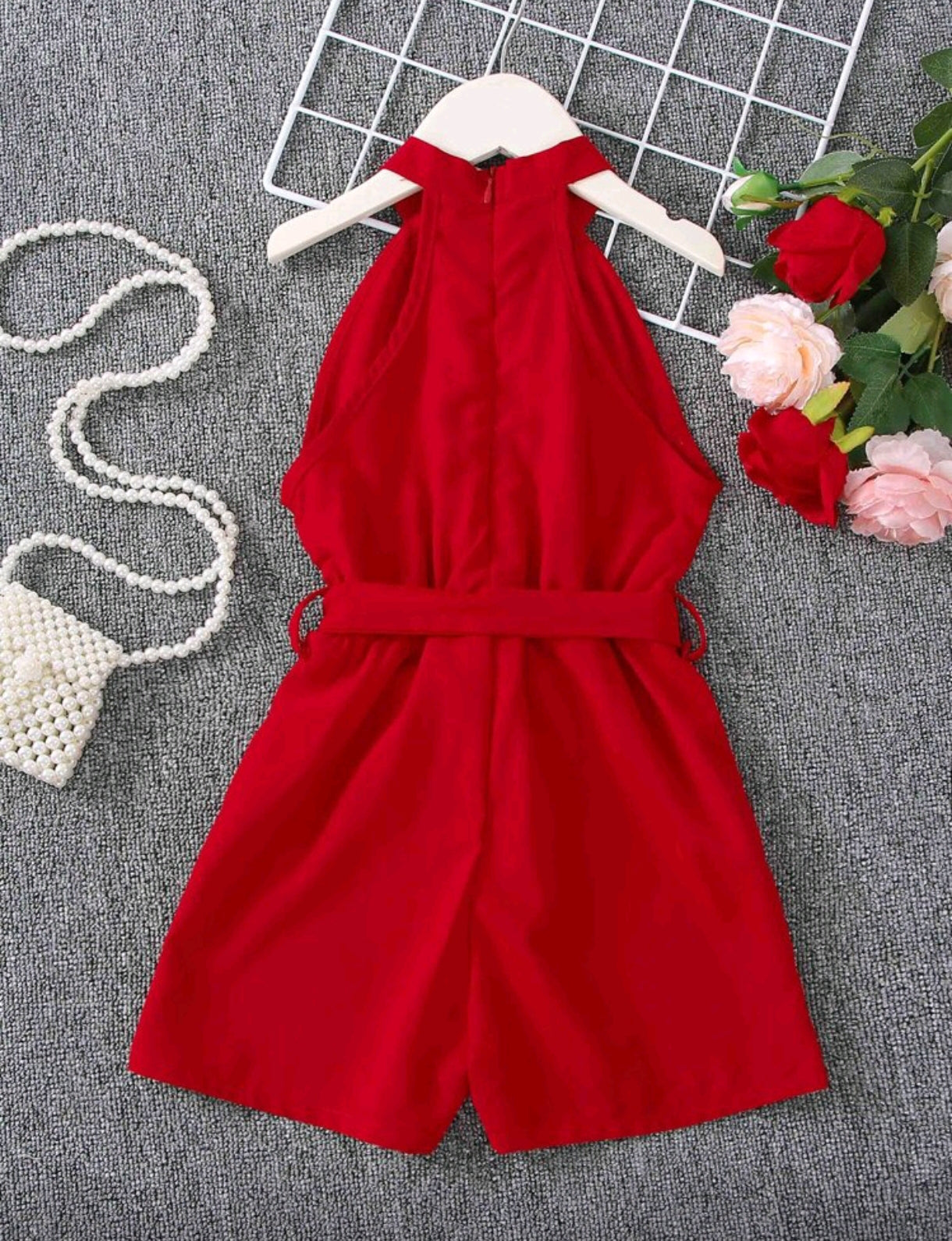 Monito con cinturón