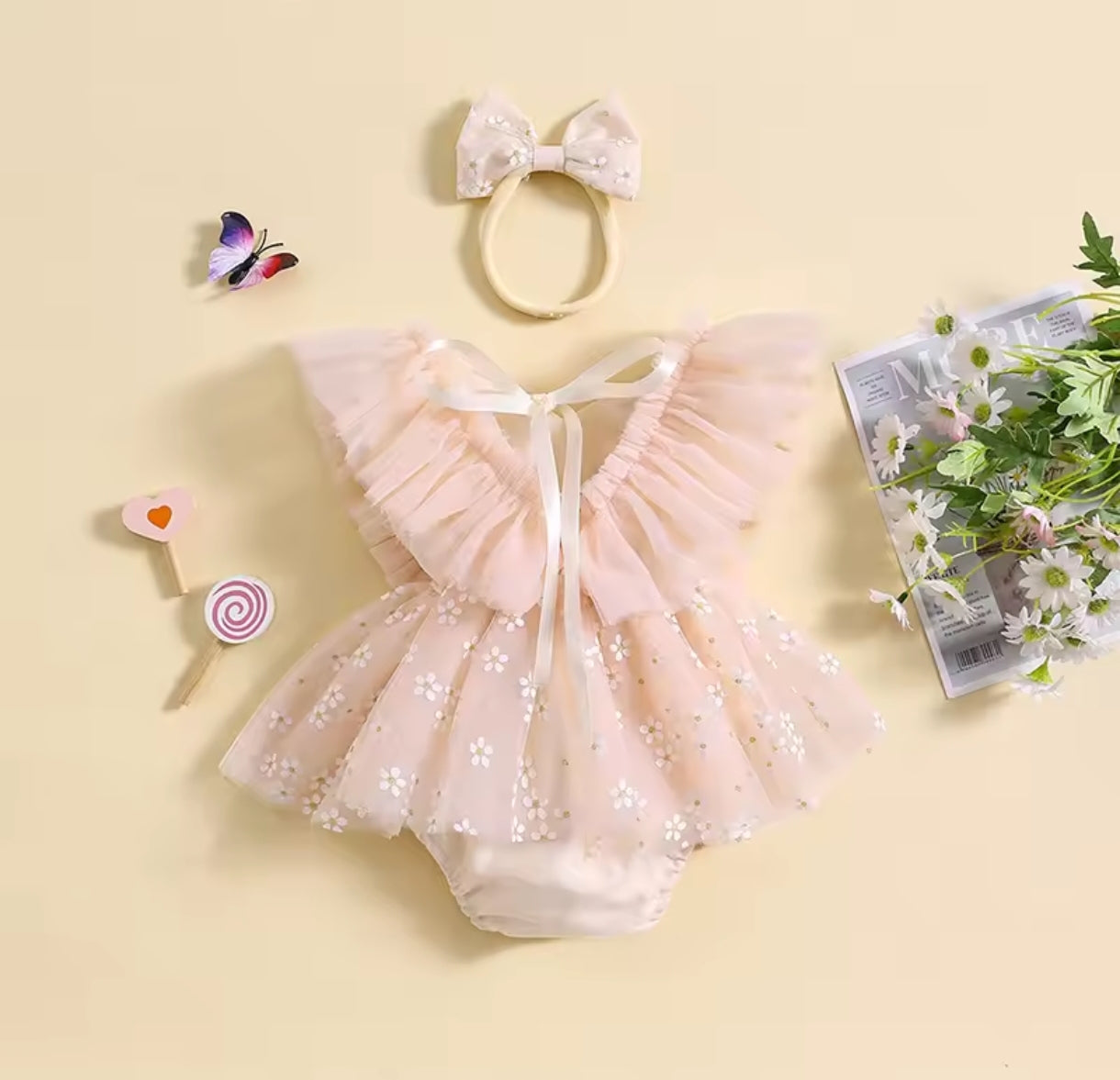 Body vestido con bordados en mariposas