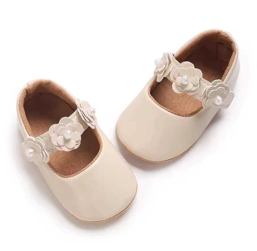 Acc. Zapatito con suela engomada con moños