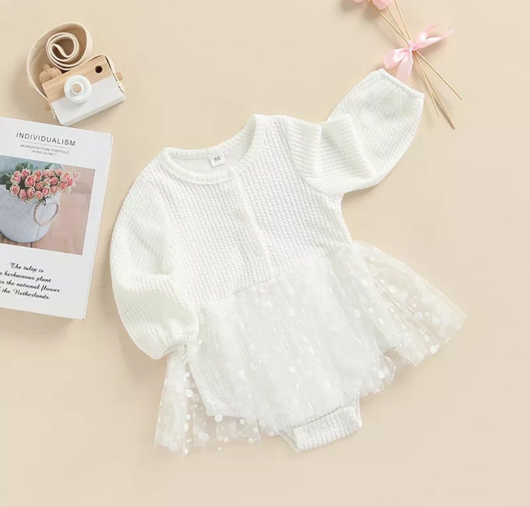 Vestido tipo body de mangas largas y tul