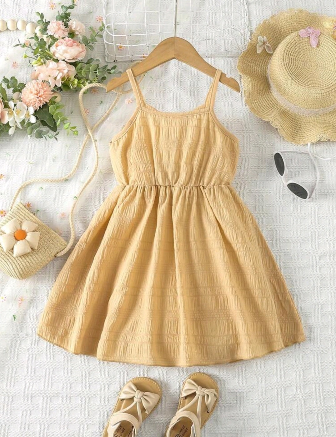 Vestido con tiritas
