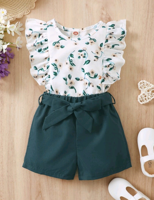 Blusa estampada + short con cinturón