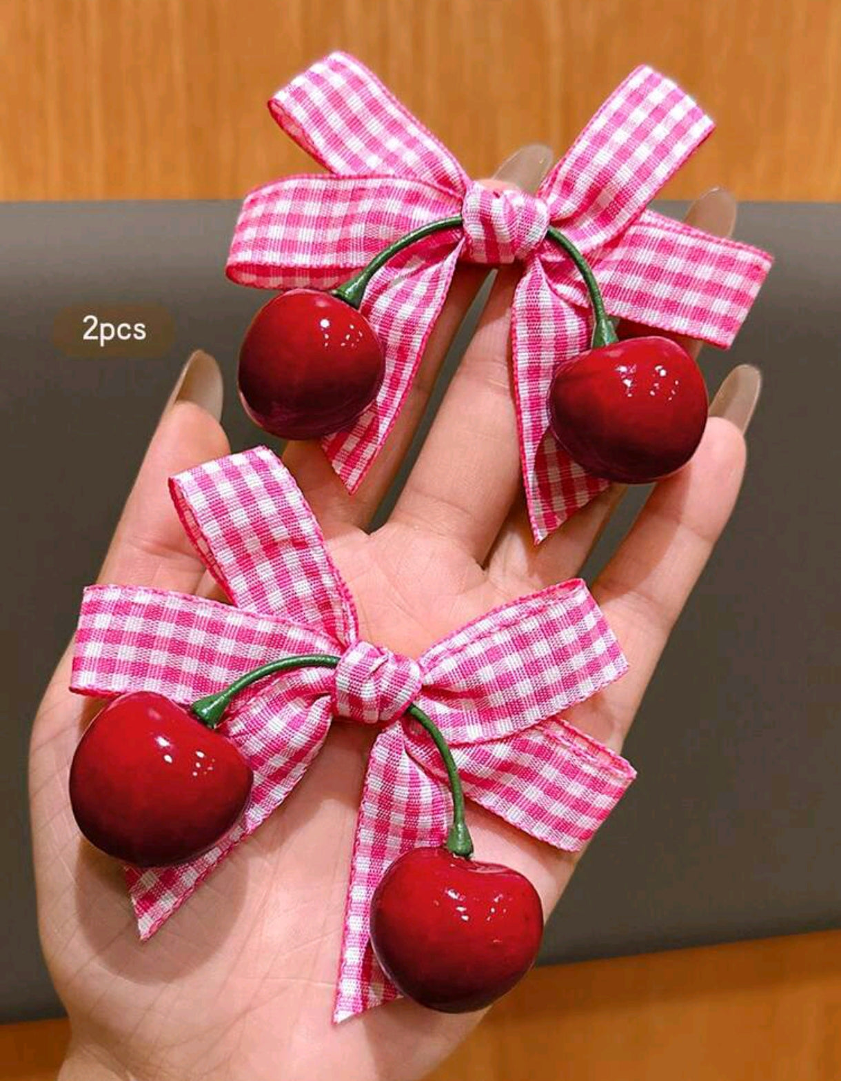 Acc. Hebilla a cuadro con diseño de cereza