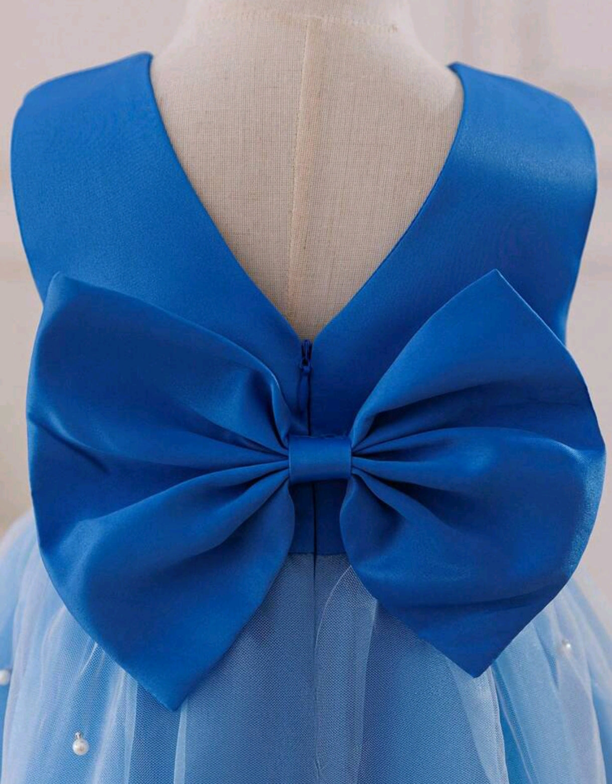 Vestido Elegante Azul con tul y moño
