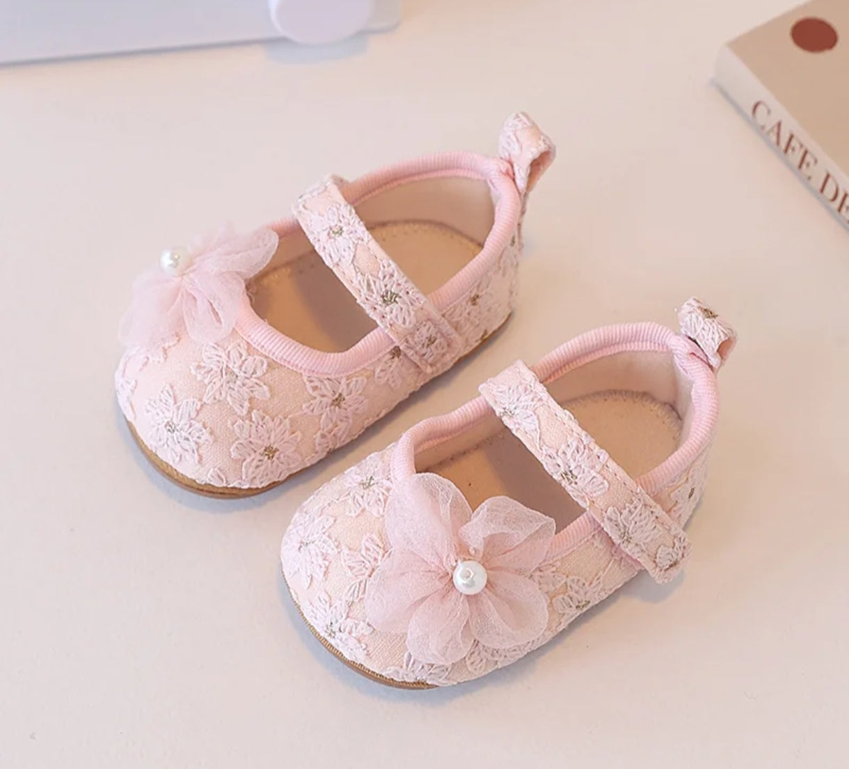 Acc. Zapatito para bebé de renda y flores