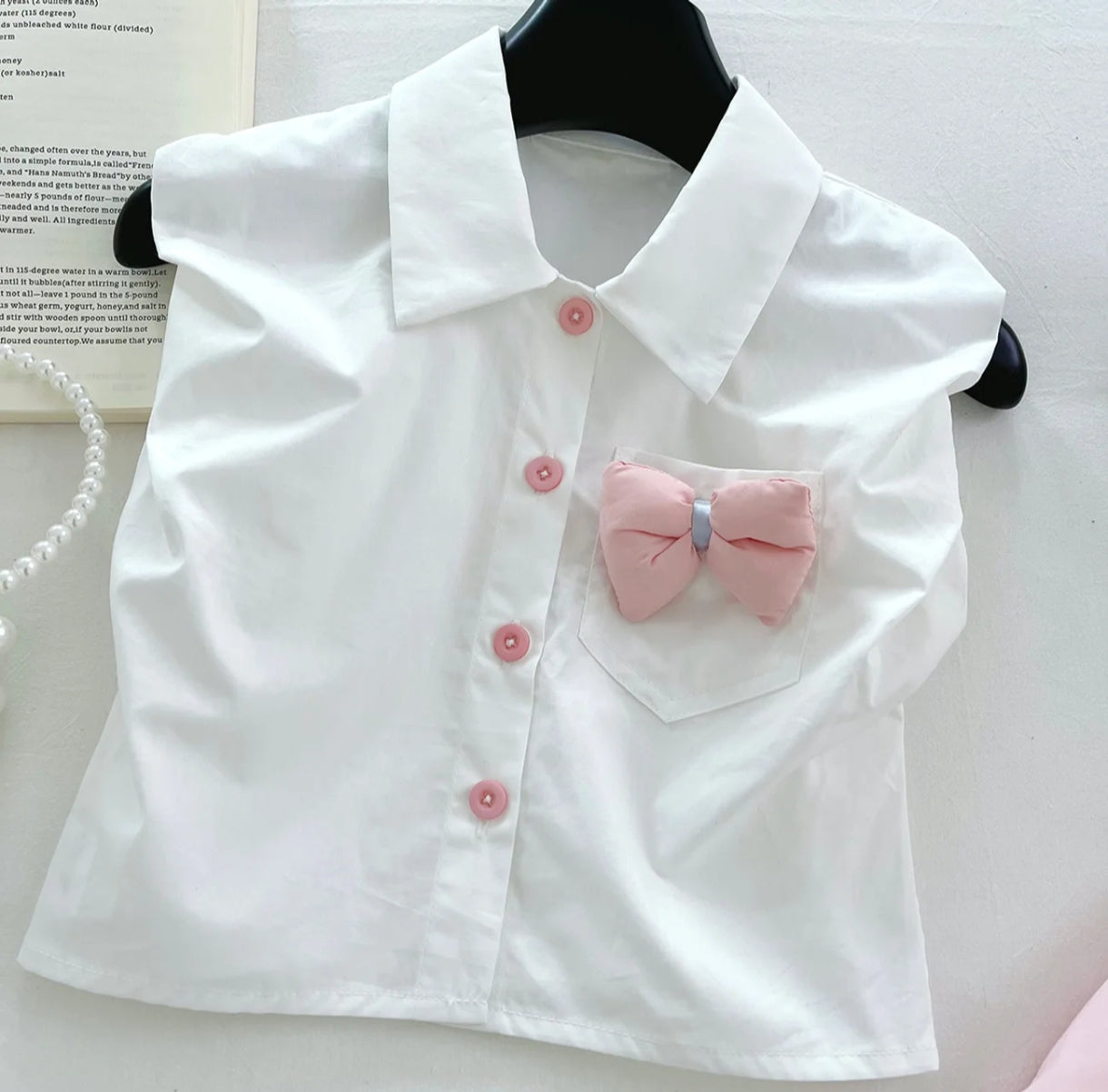 Camisa sin mangas con moño + short pollera