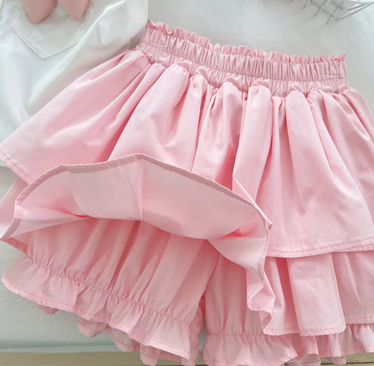 Camisa sin mangas con moño + short pollera