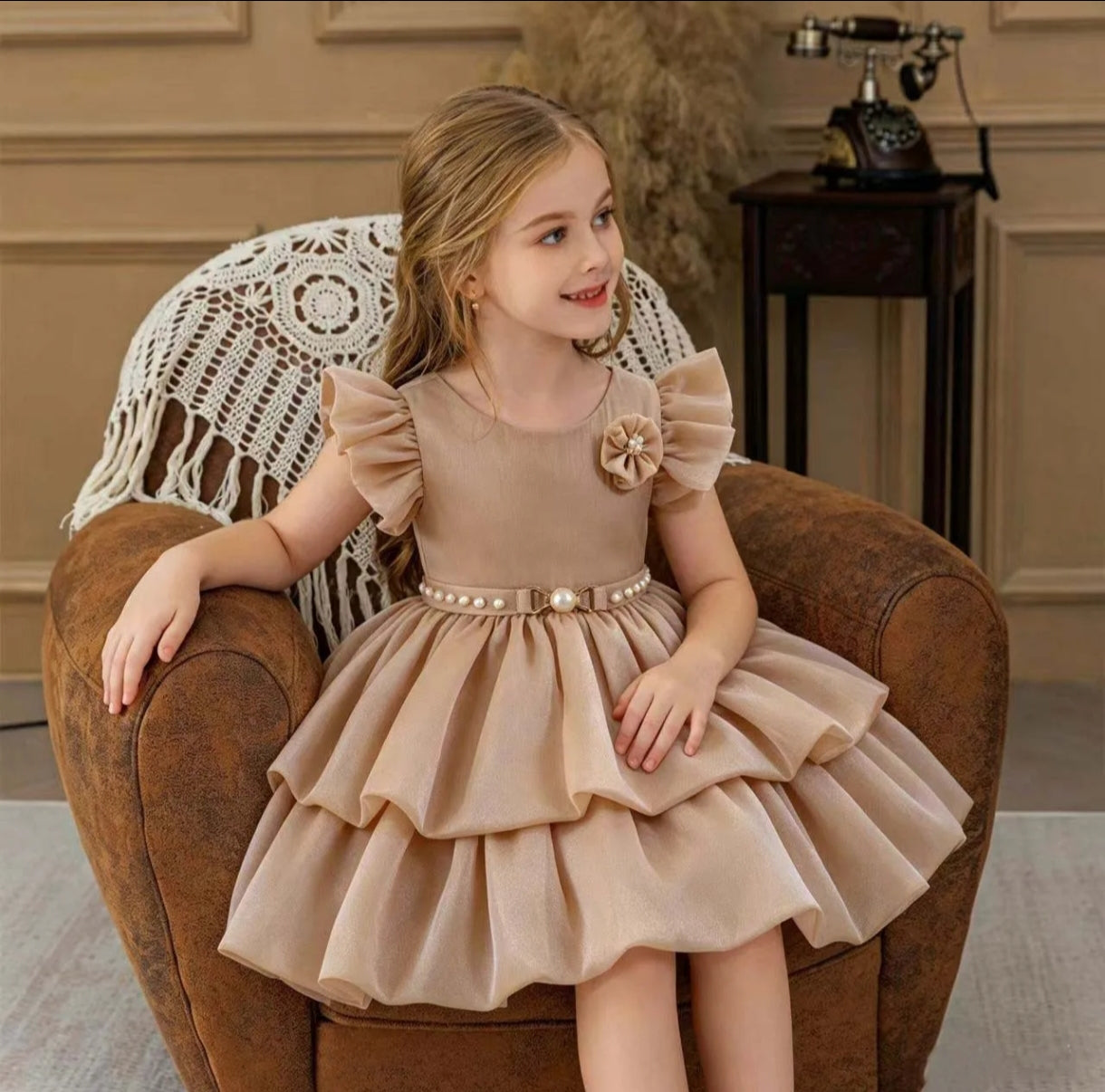 Vestido Elegante Marrón con detalles en perlitas