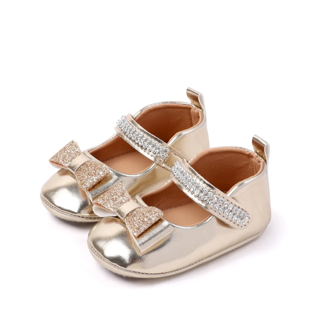 Acc. Zapatito Charolado con moño y detalles en brillos