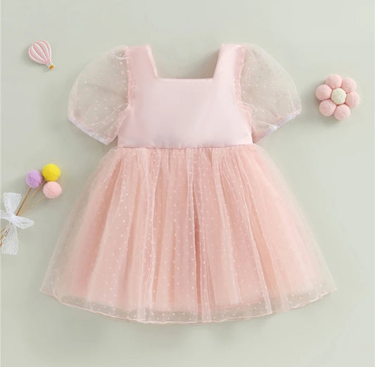 Vestido elegante de tul y mangas abombadas