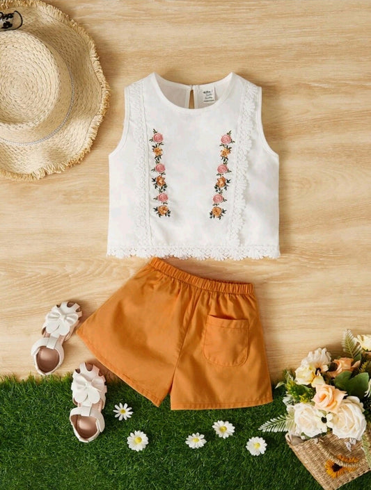 Blusa con bordados floral + short