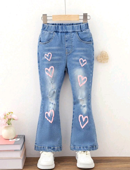 Pantalón de jeans con detalles en corazones