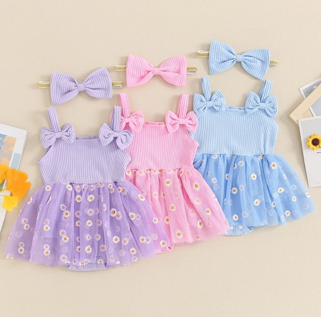 Body vestido con detalles de margaritas + boina
