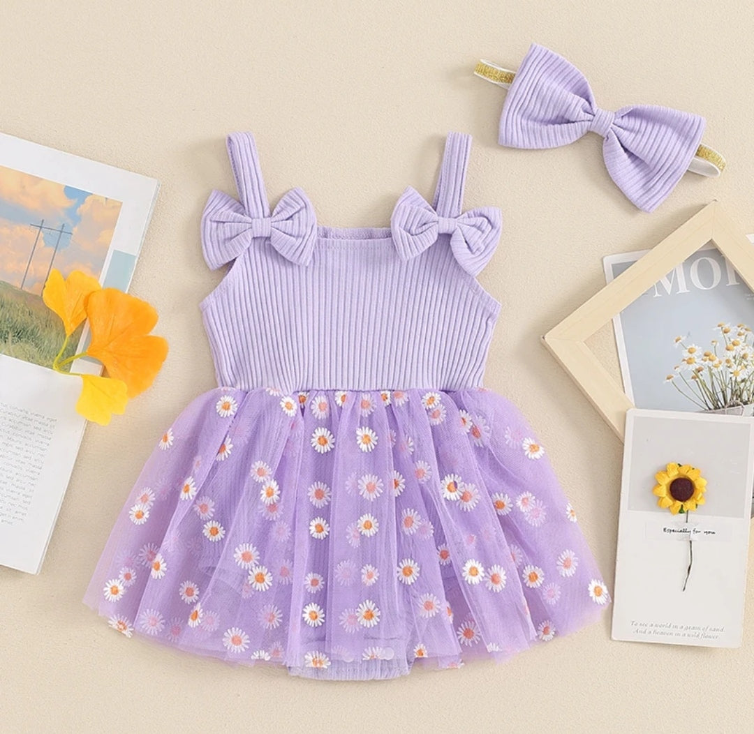 Body vestido con detalles de margaritas + boina