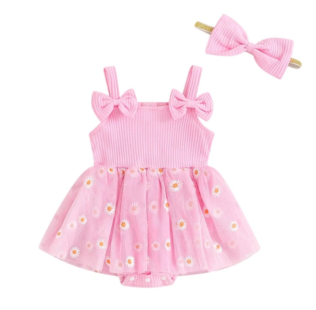 Body vestido con detalles de margaritas + boina